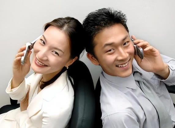 老公和公司女同事经常聊天有问题吗？