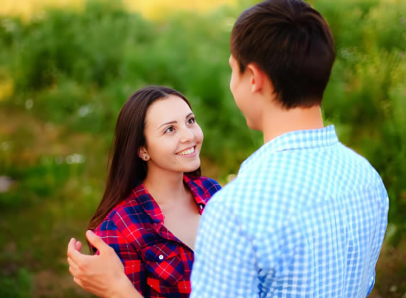 大多数男人出轨都是从这三个行为开始的